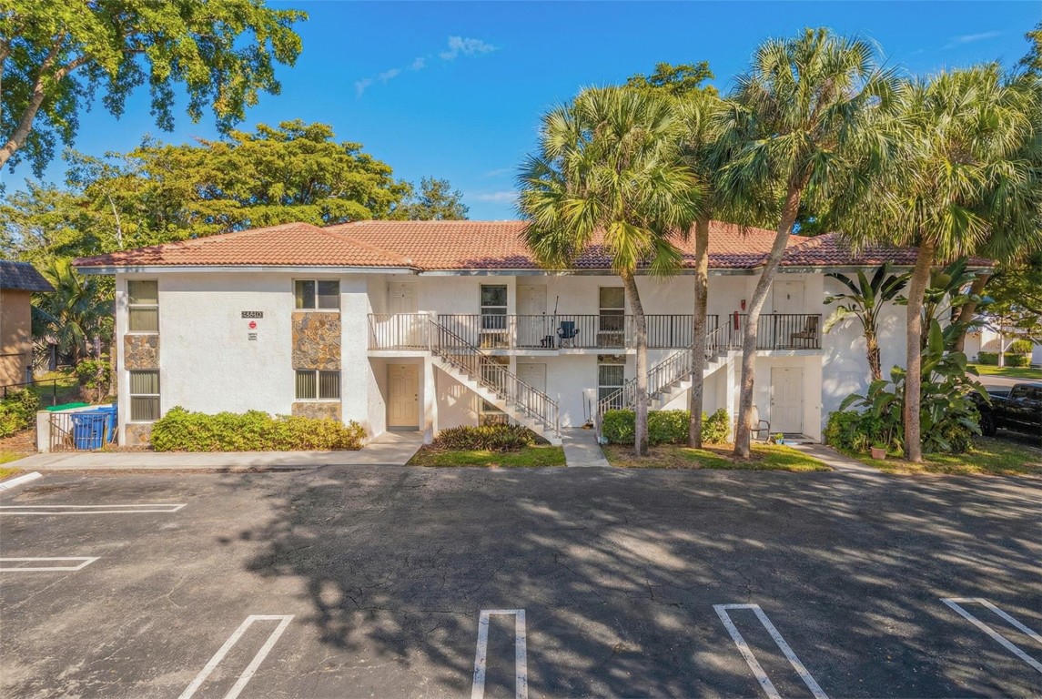 CORAL SPRINGS LAKES - Residential Income