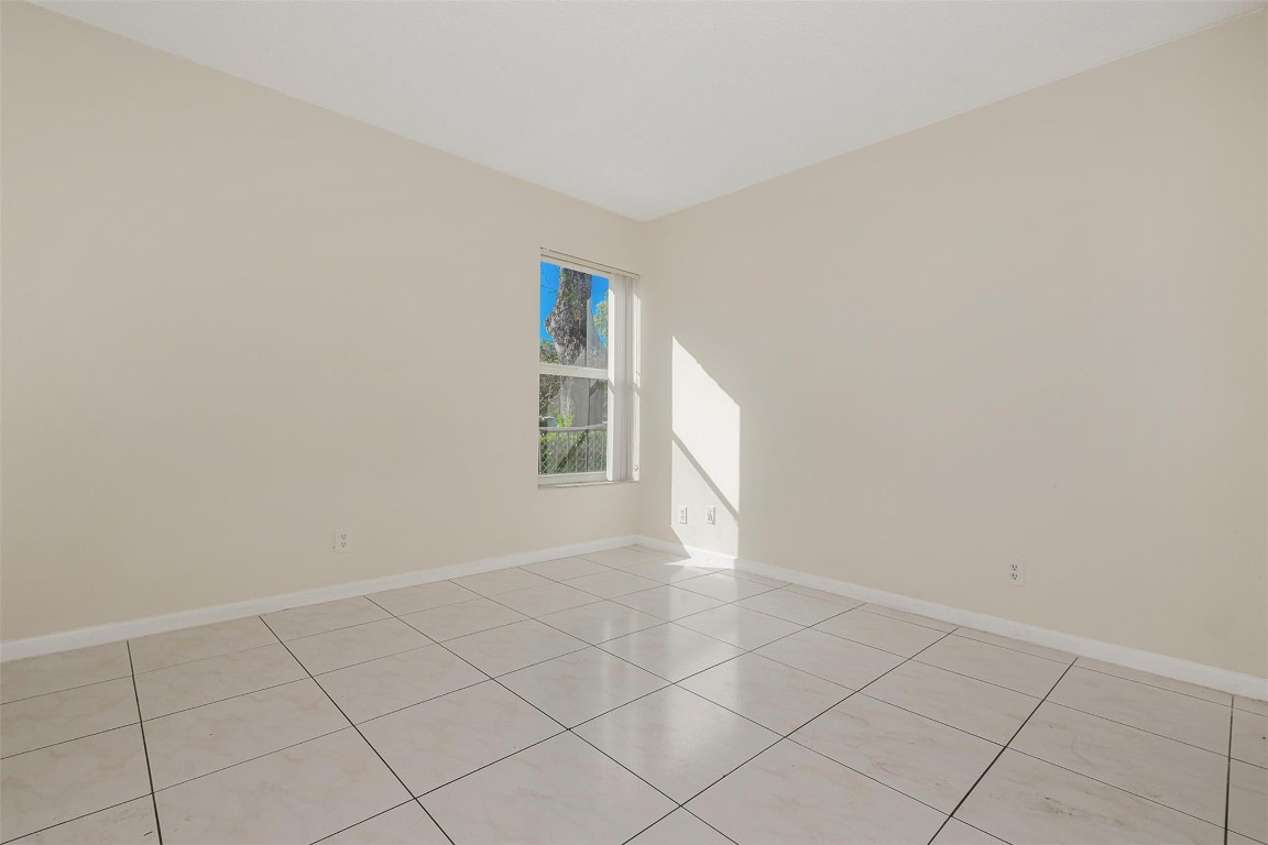 CORAL SPRINGS LAKES - Residential Income