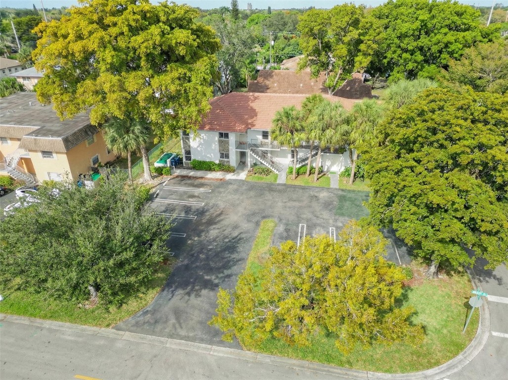 CORAL SPRINGS LAKES - Residential Income