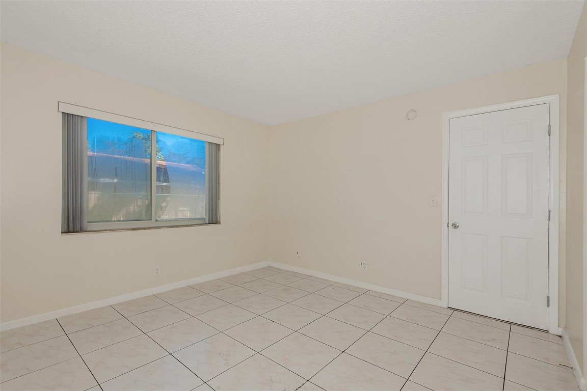 CORAL SPRINGS LAKES - Residential Income