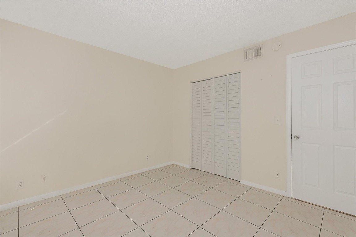 CORAL SPRINGS LAKES - Residential Income