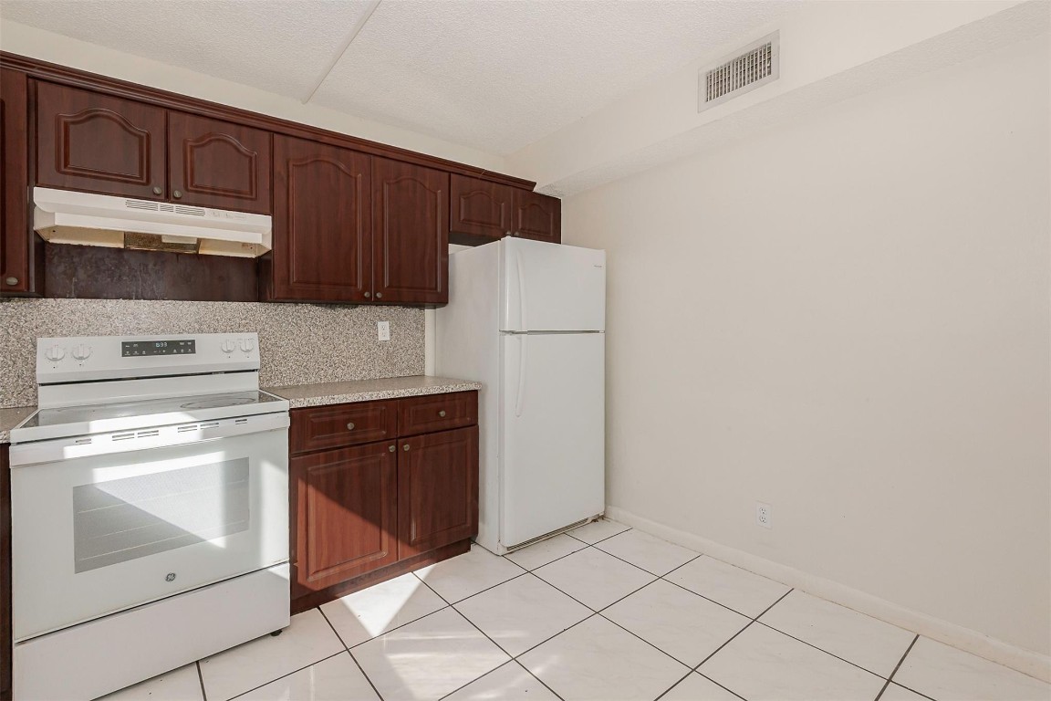 CORAL SPRINGS LAKES - Residential Income