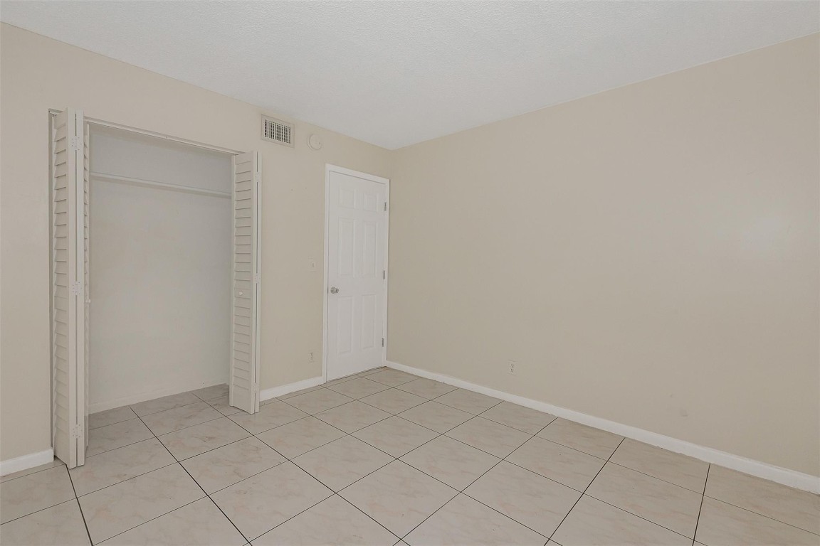 CORAL SPRINGS LAKES - Residential Income