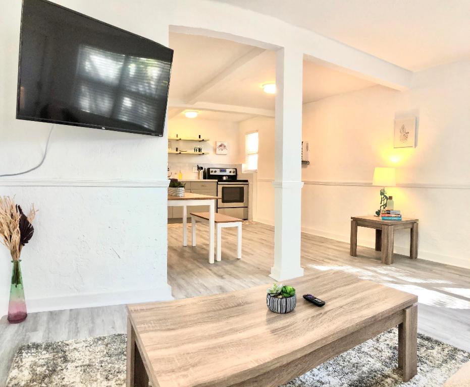 LAKE WORTH TOWN OF - Residential Income