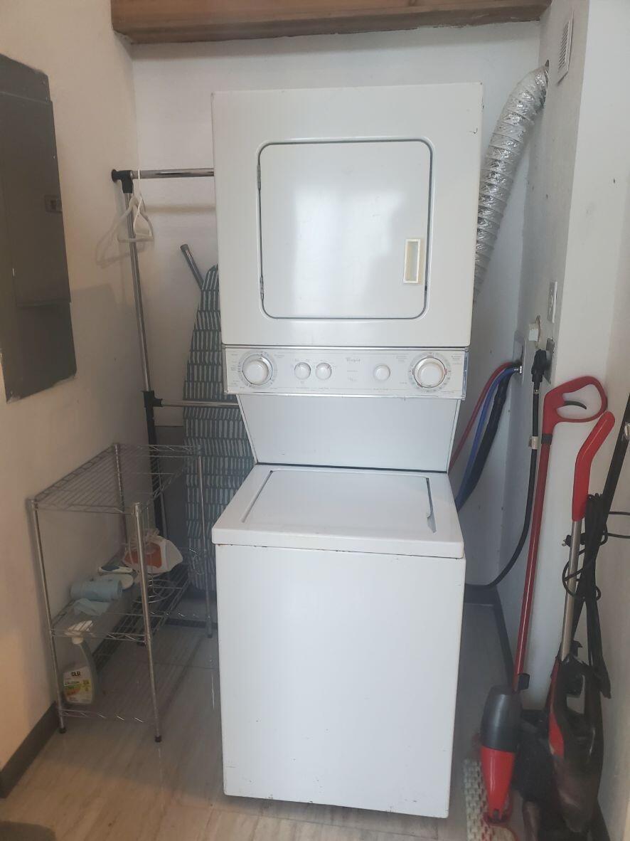 24-42-40~ S 243.6 FT OF N - Residential