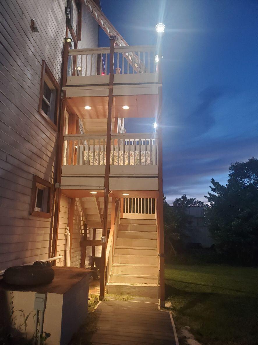 24-42-40~ S 243.6 FT OF N - Residential
