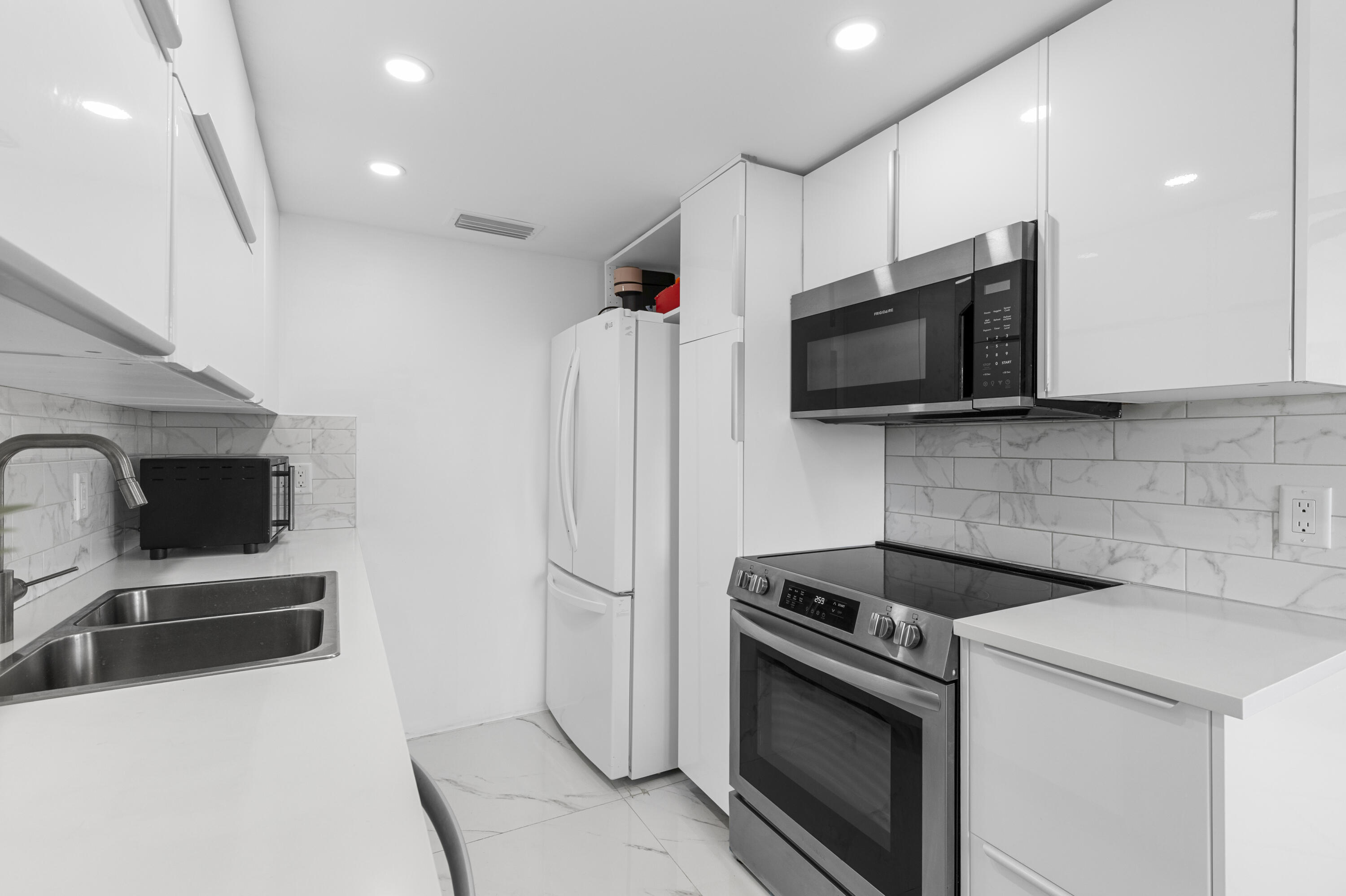 HARWOOD D CONDO - Residential Lease