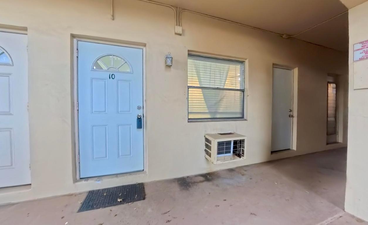 Wonderful unit, Fantastic location, the unit has vinyl floor, stainless steel appliances, excelent opportunity for living. Come and see it in person.