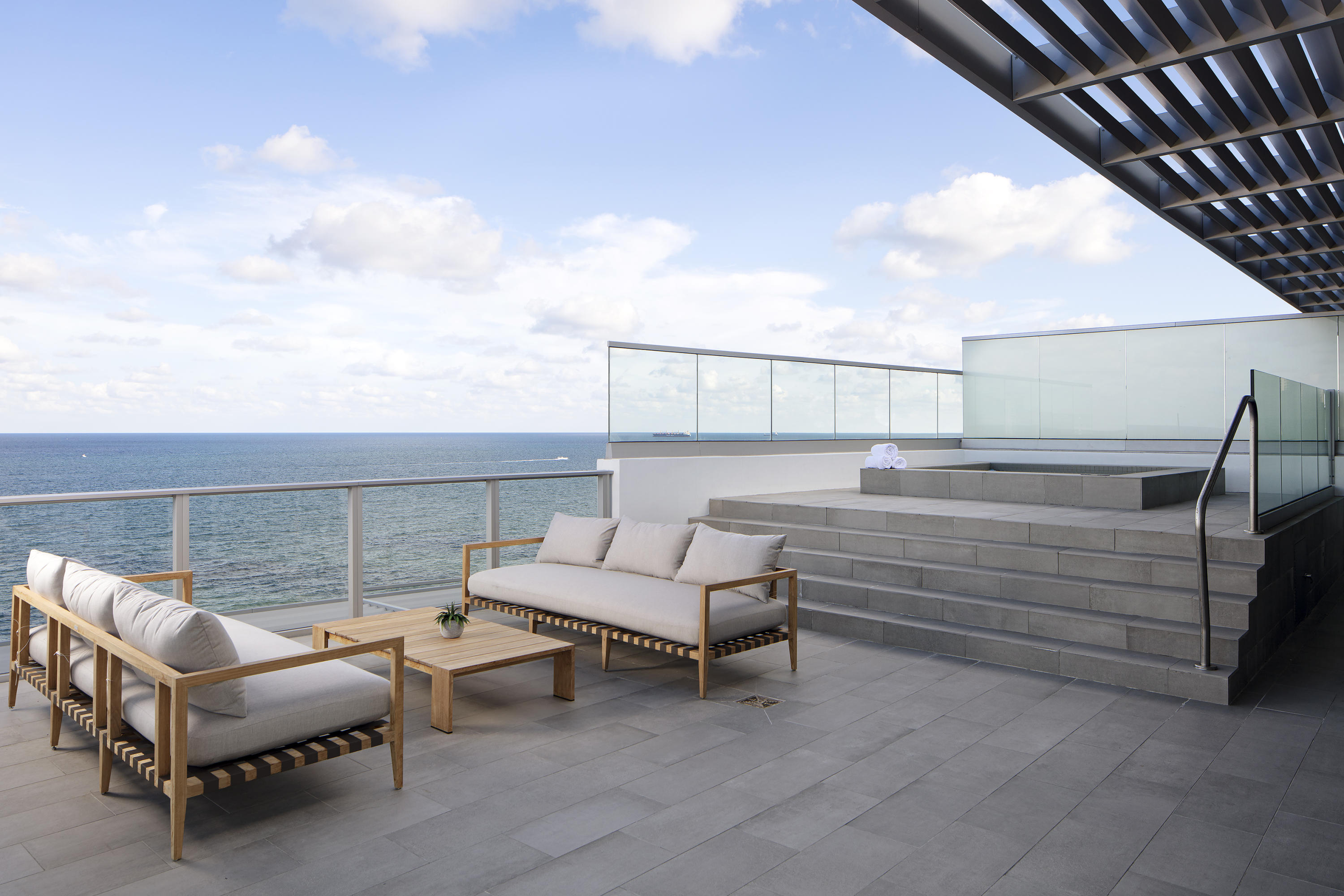 AUBERGE BEACH RESIDENCES - Residential