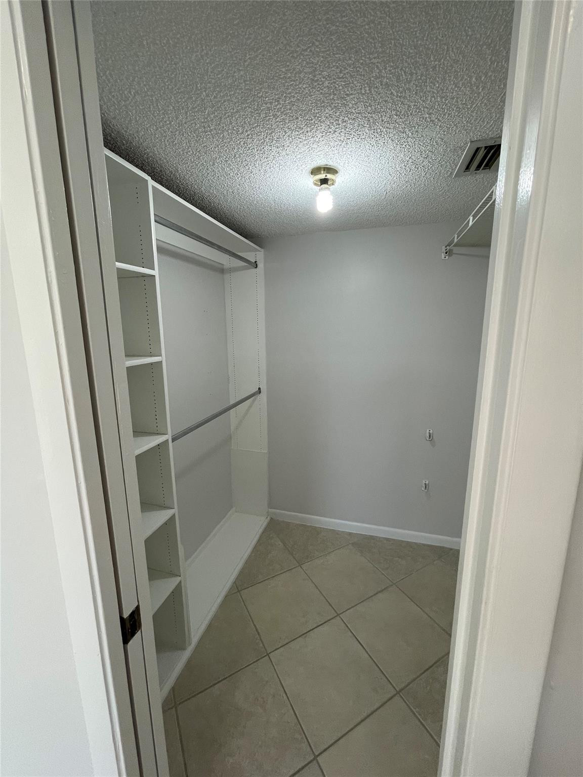 KENSINGTON WALK CONDO - Residential Lease