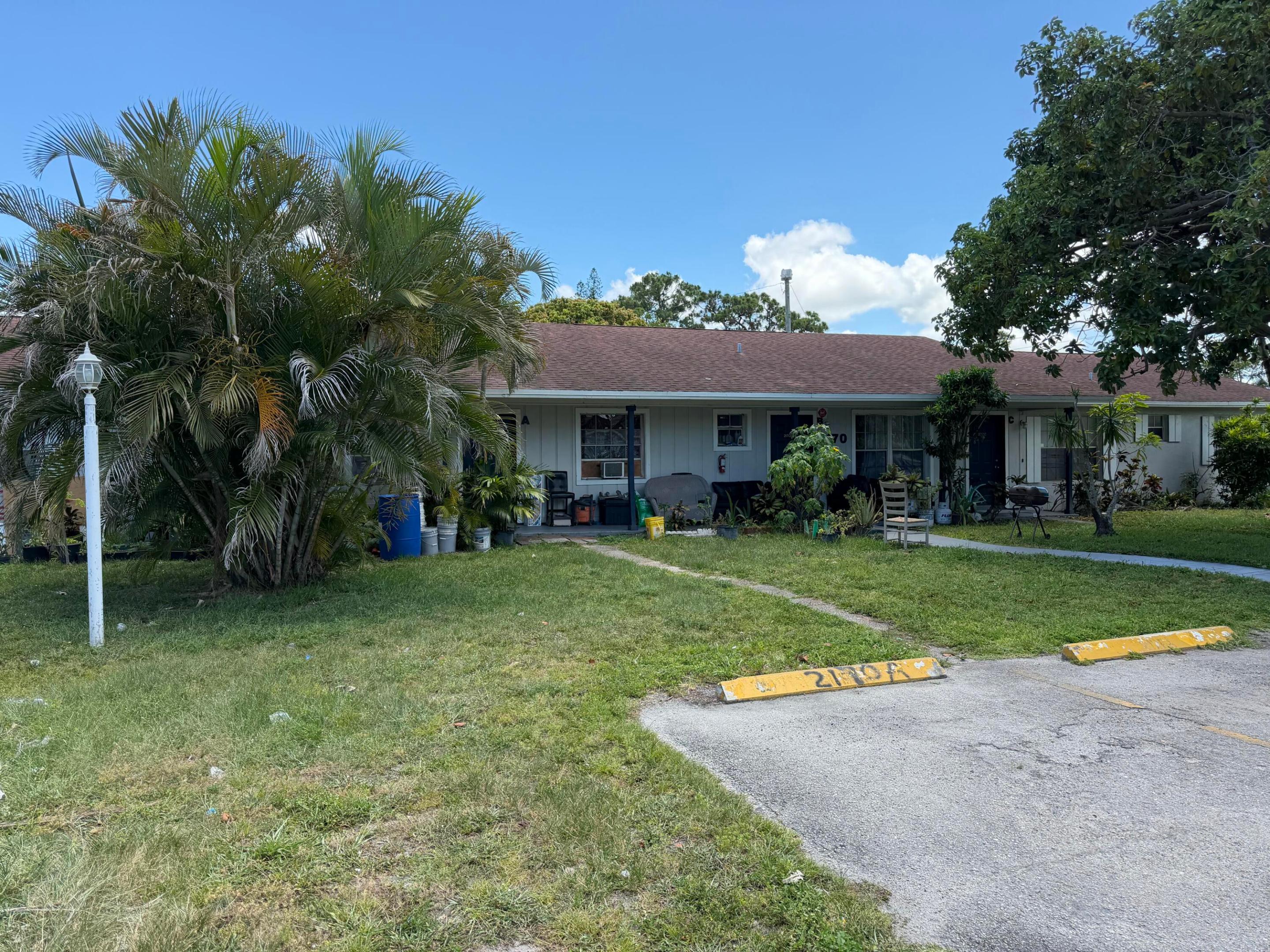 Great Investment property!! All 15 unitis are 2 bed/2 full bath units on separate electrical meters.  Landord pays water! Great income potential, don't miss this amazing opportunity!