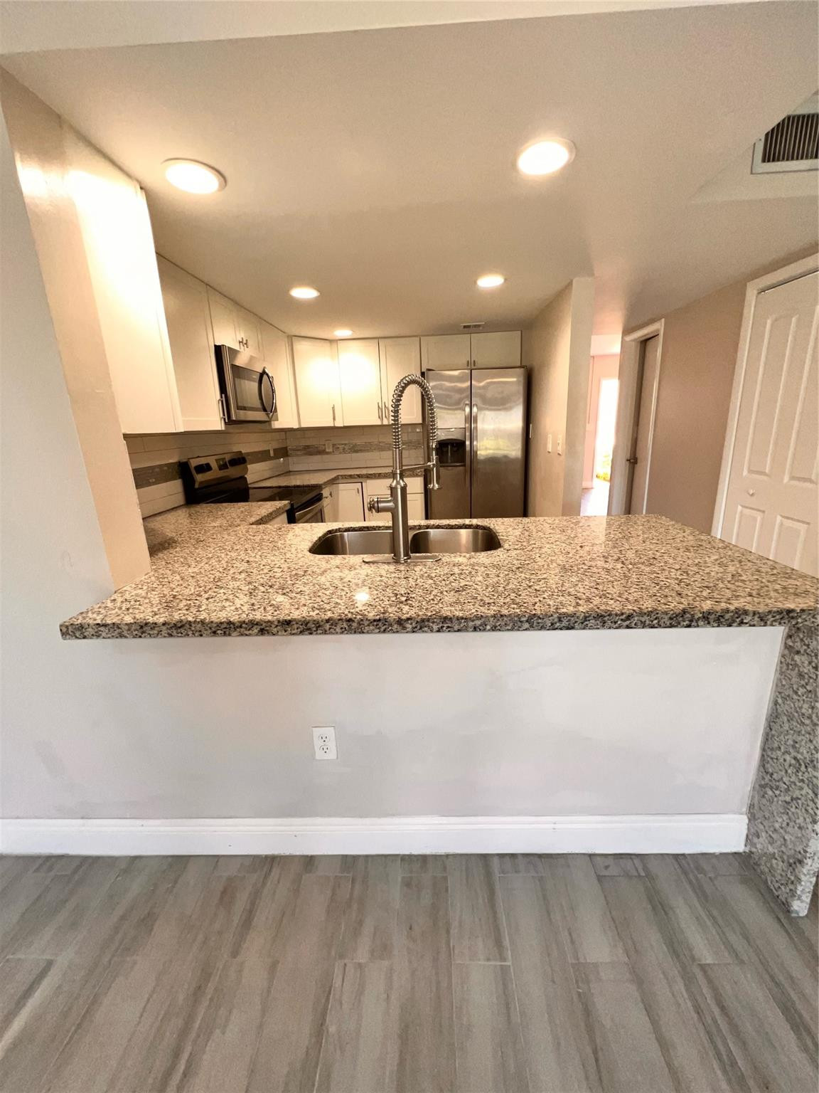 COUNTRY VILLAGE CONDO - Residential Lease