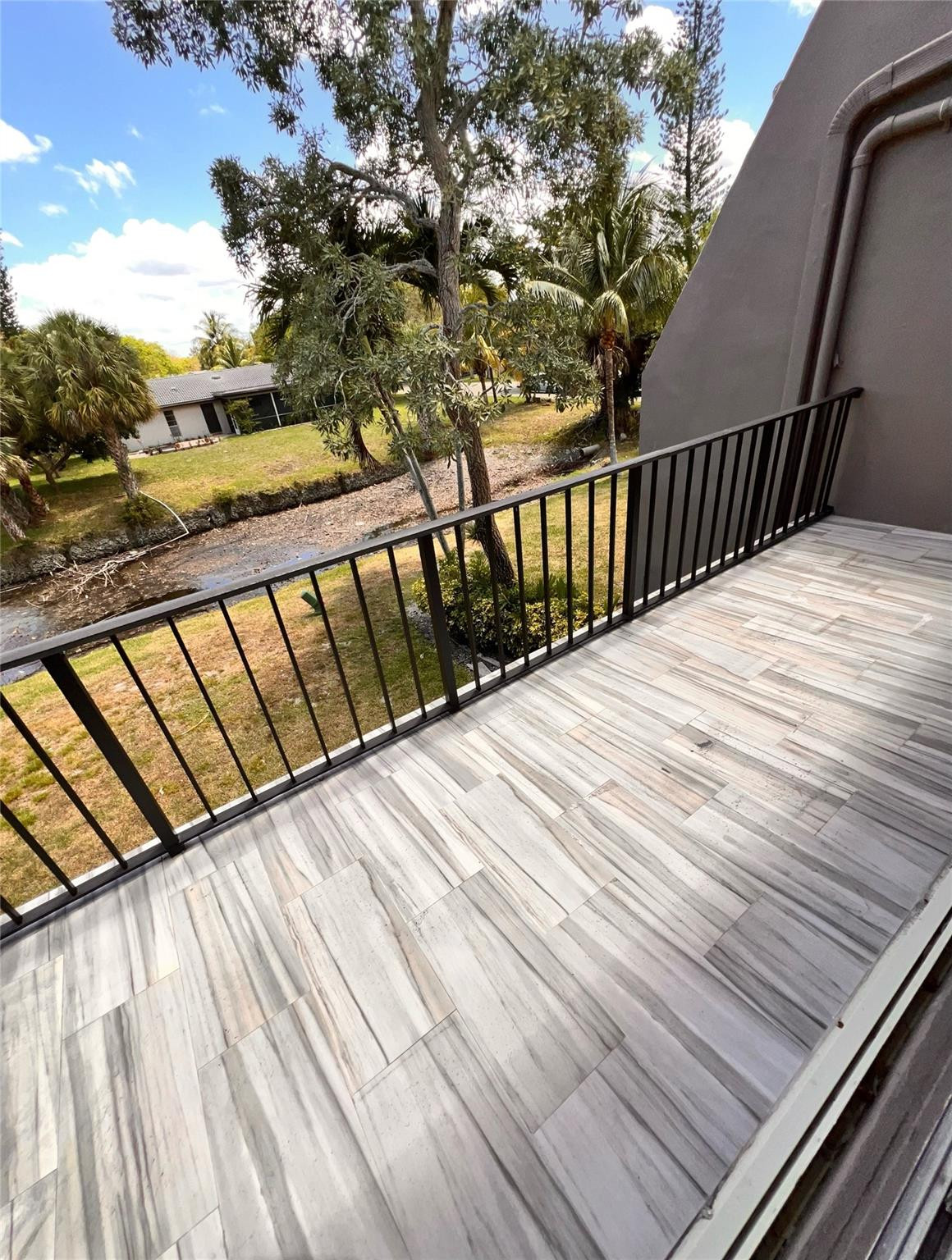 COUNTRY VILLAGE CONDO - Residential Lease