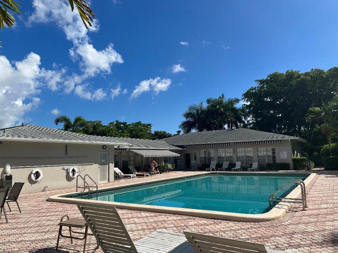 Bright and spacious 1 bedroom condo in a 55+ community, Tile floors throughout, renovated kitchen, quartz counter tops, mounted microwave, newer appliances. Screen patio. Large walking closet. Close to grocery stores, shops and restaurants, 2.5 miles to the Beach and a 10-15 minute drive to trendy downtown.