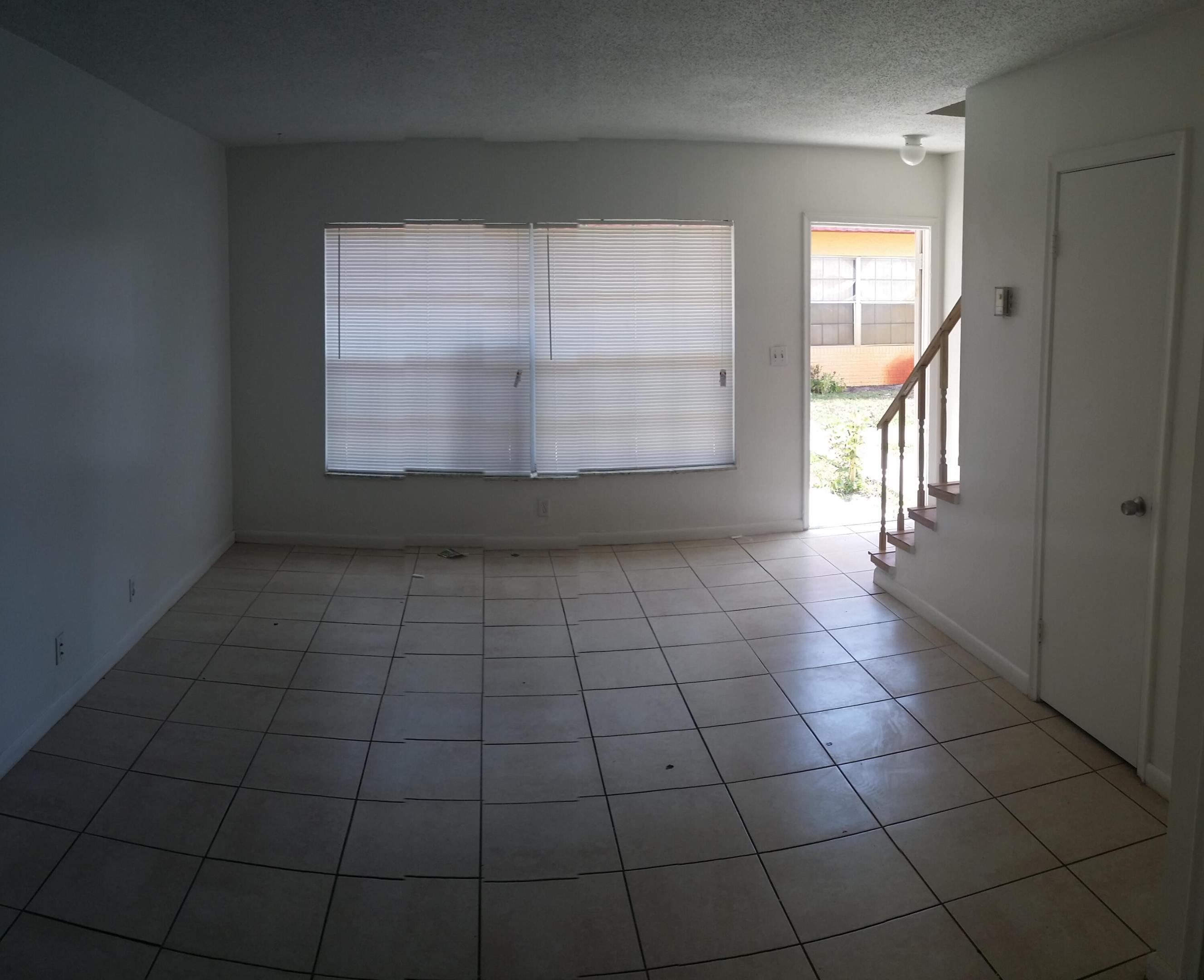 ROYAL OAKS TOWNHOUSE 11 CONDO - Residential