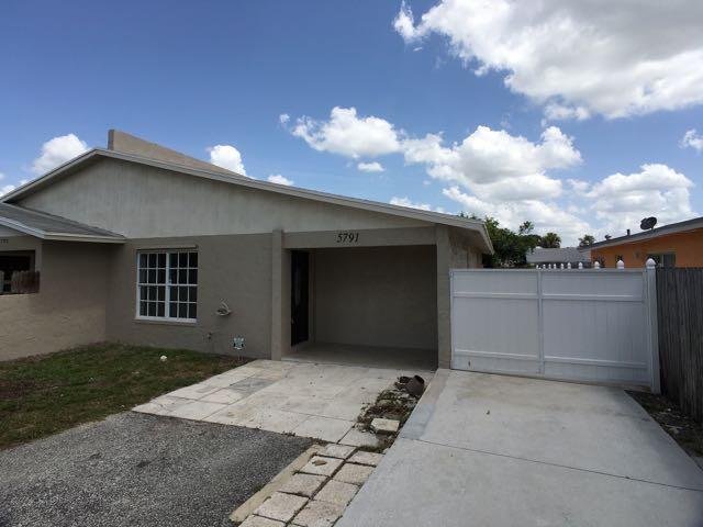 ***Available September1st *** Professionally Managed. Tenants have online access to their account, maintenance requests & online rent payment options. No worries about the home becoming foreclosed or sold, unpack and stay for years. No HOA.