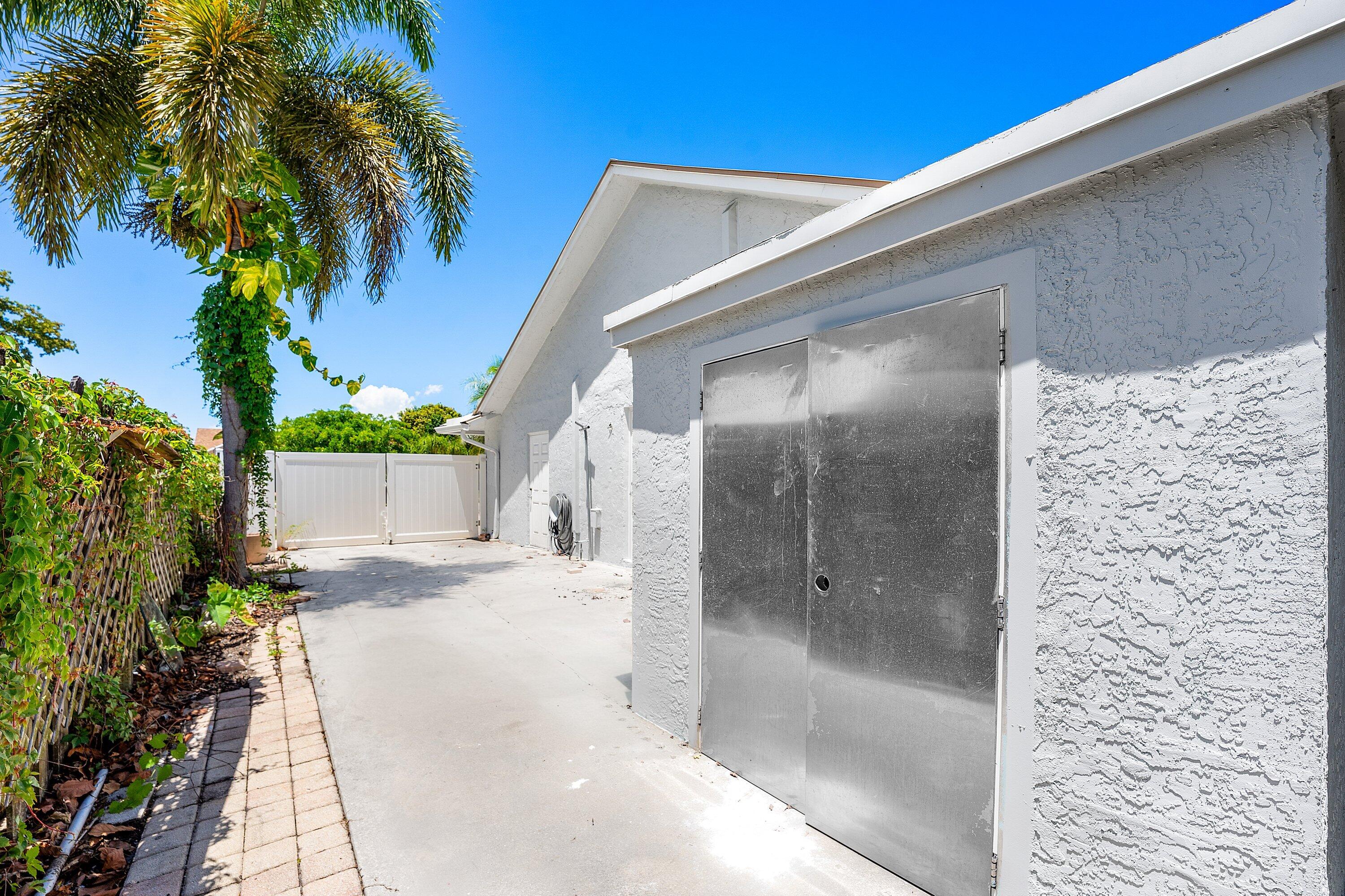 TROPIC PALMS 2 - Residential Lease