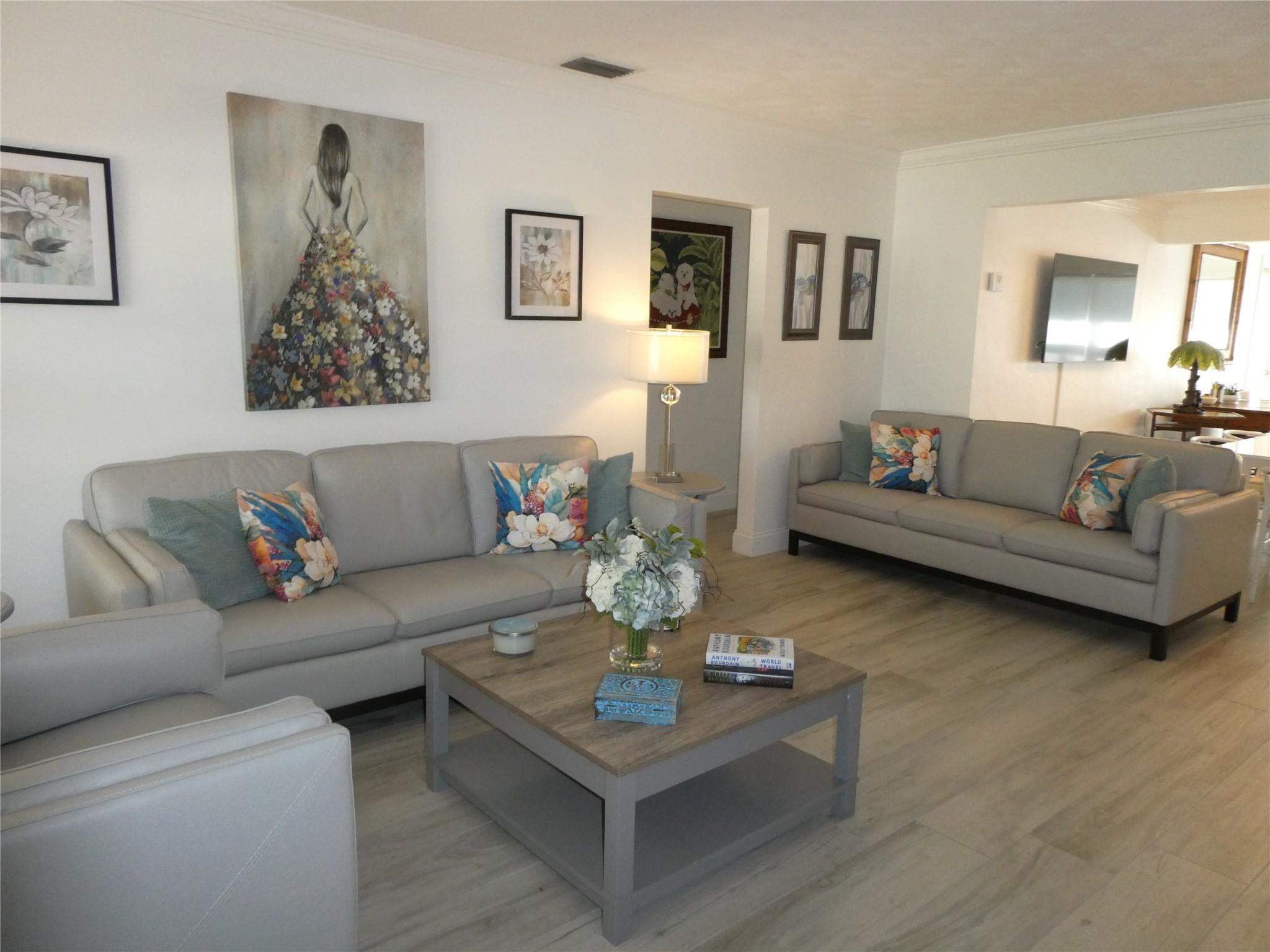 Lauder Gate Isles 28-17 B - Residential