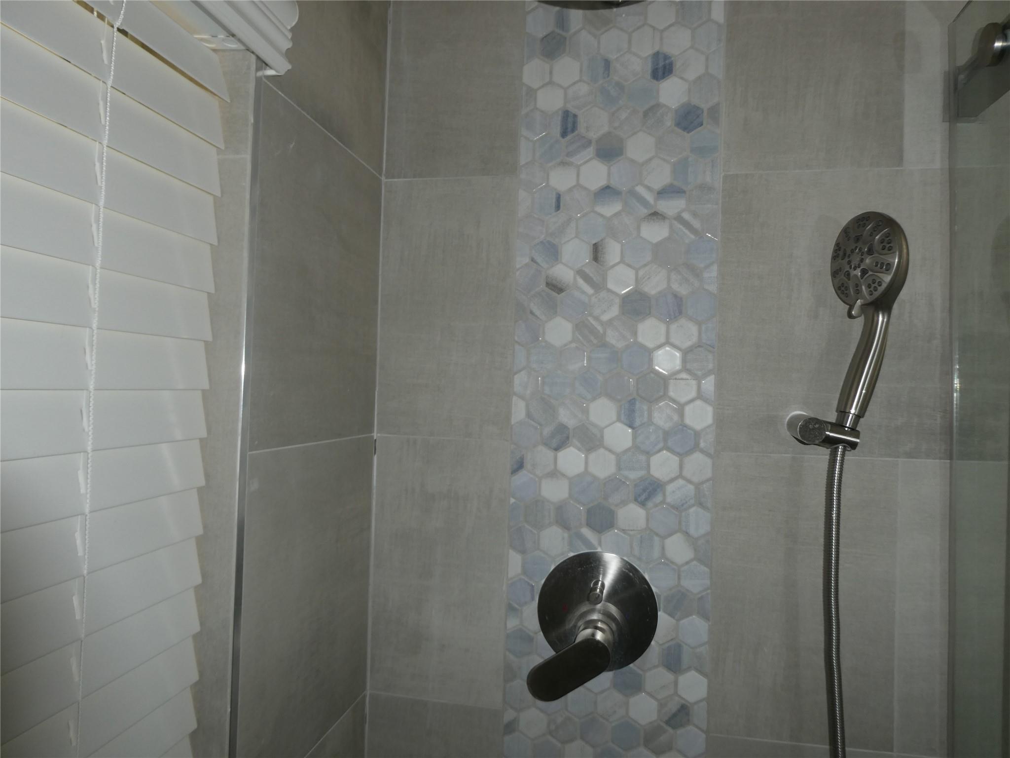 Lauder Gate Isles 28-17 B - Residential