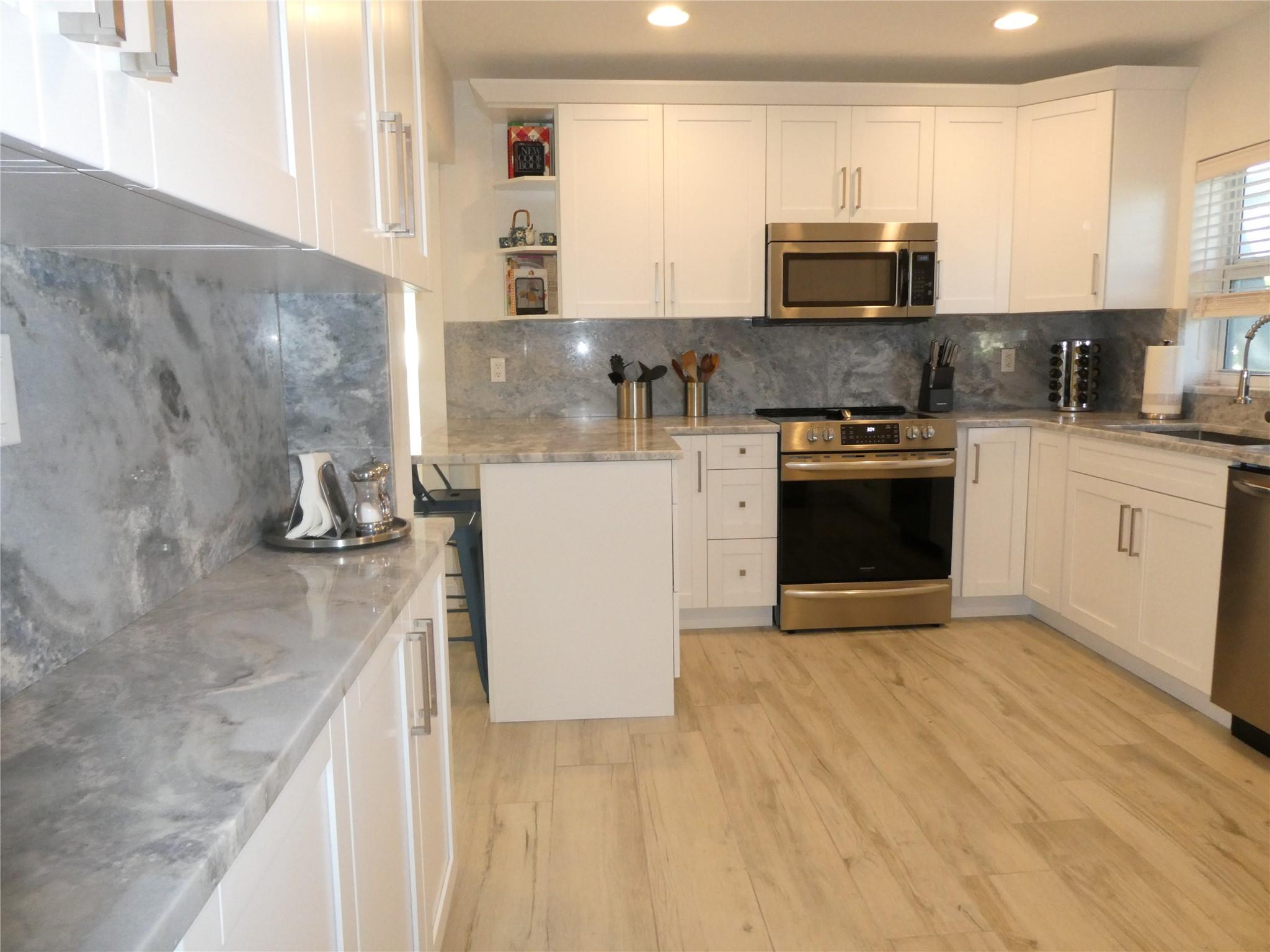 Lauder Gate Isles 28-17 B - Residential