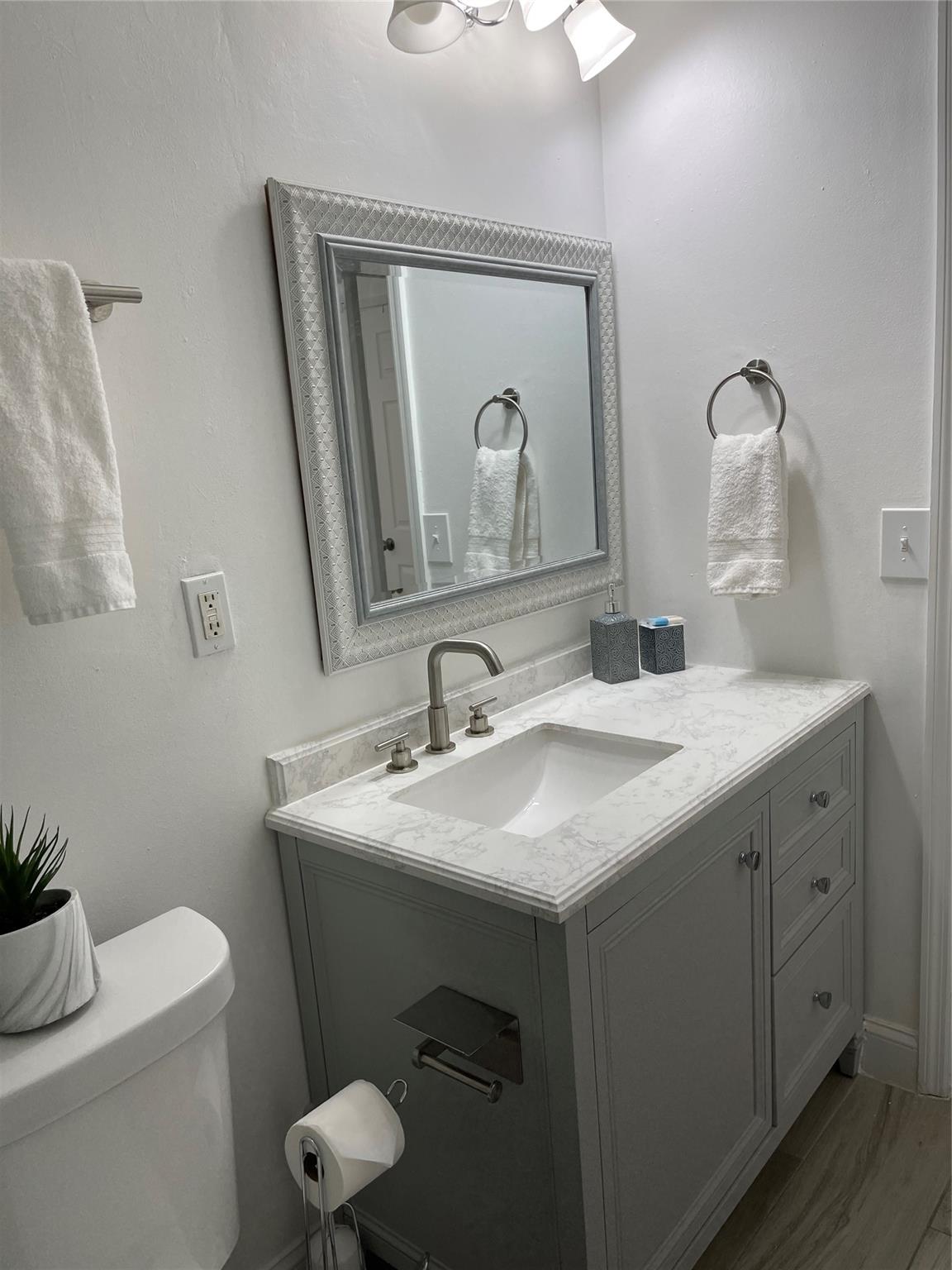Lauder Gate Isles 28-17 B - Residential