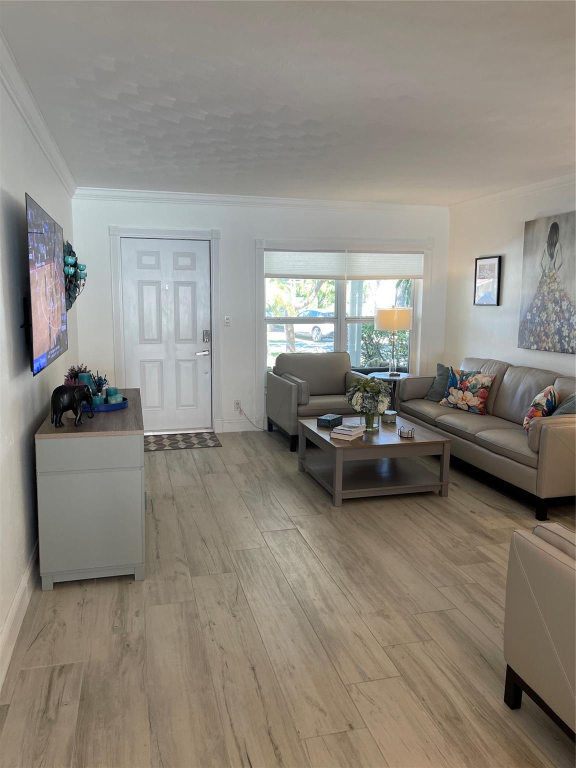 Lauder Gate Isles 28-17 B - Residential