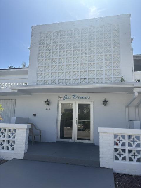 A fantastic opportunity to own a slice of South Florida living just moments from the Intracoastal Waterway. This well-maintained 1-bedroom, 1-bath residence offers the perfect blend of convenience, affordability, and lifestyle.  Whether you're looking for a smart investment property, a seasonal getaway, or a low-maintenance vacation home, this unit checks all the boxes. Enjoy being close to waterfront dining, beautiful beaches, marinas, shopping, and entertainment, all while benefiting from a desirable location near the Intracoastal., but its prime location provides easy access to all the coastal attractions that make Boynton Beach such a sought-after destination. With strong rental potential and year-round appeal, this property is an excellent choice NEW ROOF , NO RENTAL RESTRICTIONS