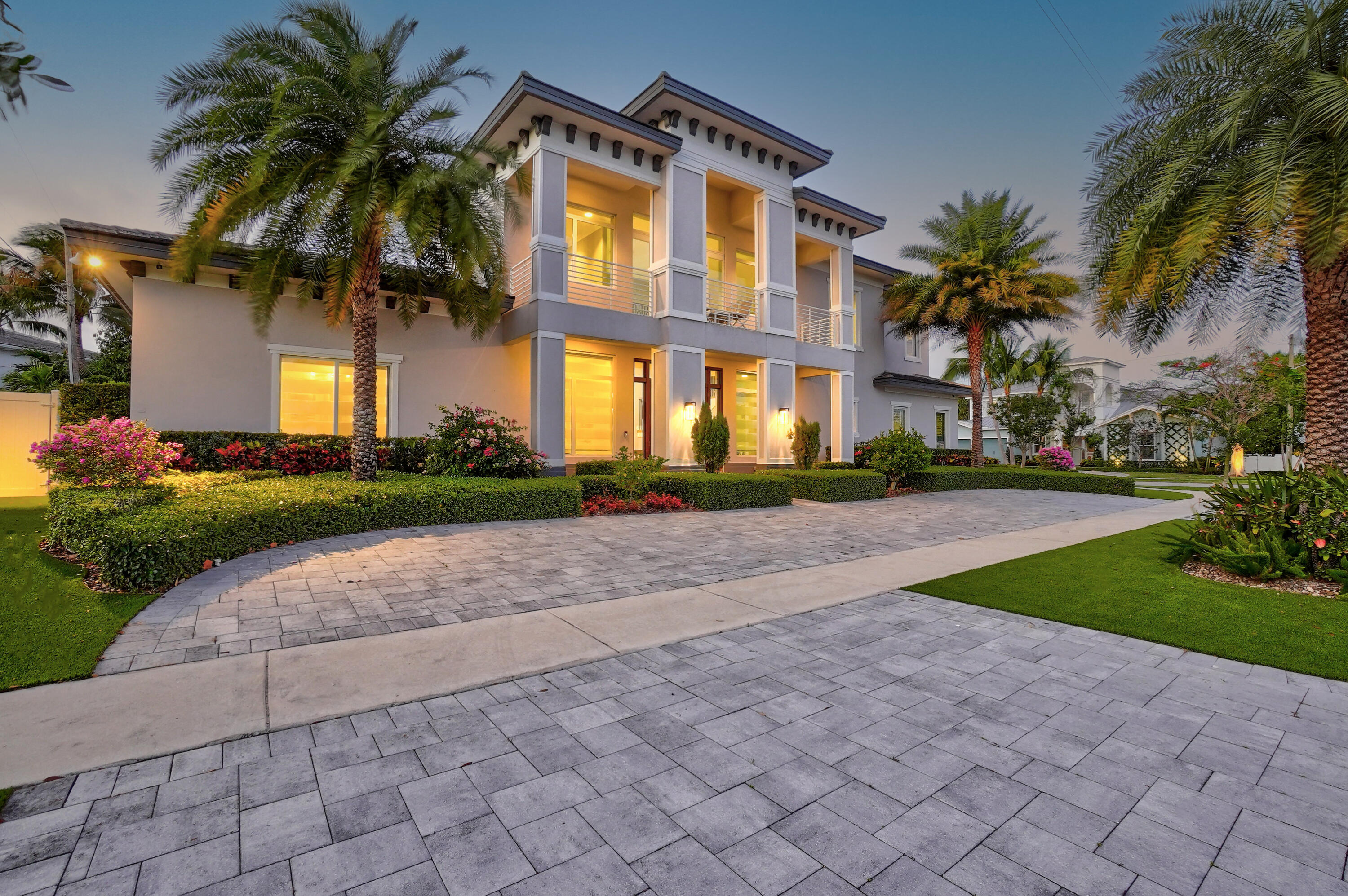 THIS SPACIOUS TRANSITIONAL PROPERTY, LOCATED IN THE HEART OF BOCA RATON'S MOST DESIRABLE DOWNTOWN AREA, SITS ON A VERY LARGE CORNER LOT, JUST STEPS AWAY FROM THE FAMOUS MIZNER PARK. THE NEIGHBORHOOD IS SURROUNDED BY RESTAURANTS, A RATED SCHOOLS, SHOPPING VENUES & PLACES OF INTEREST!   THIS 6,173 SQ. FT. HOUSE FEATURES 5 BEDS, 5 FULL BATHS, INCLUDING AN EXCEPTIONALLY LARGE DOWNSTAIRS MASTER SUITE,  OFFICE, DEN,  UPSTAIRS  LOFT, AND A WINE ROOM.  THE GREAT ROOM OPENS TO A SPECTACULAR OUTDOOR LIVING/ENTERTAINING SPACE AND UPDATED OUTDOOR KITCHEN!!!   TOP OF THE LINE KITCHEN CABINETRY AND APPLIANCES, WOOD FLOORING THROUGHOUT THE HOUSE.  FULL HOUSE GENERATOR,  TURF FRONT SIDES AND BACK.  PUTTING GREEN, SURROUND SOUND THROUGHOUT, MASTER BEDROOM REMOTE CONTROLLED BLINDS, CUSTOM SHUTTERS GARAGE STORAGE SYSTEM, BUILT IN ACCENT KITCHEN WALL, CUSTOM CABINET WALK IN CLOSETS, NEW WASHER AND DRYER. DINING ROOM LIGHT FIXTURE EXCLUDED.