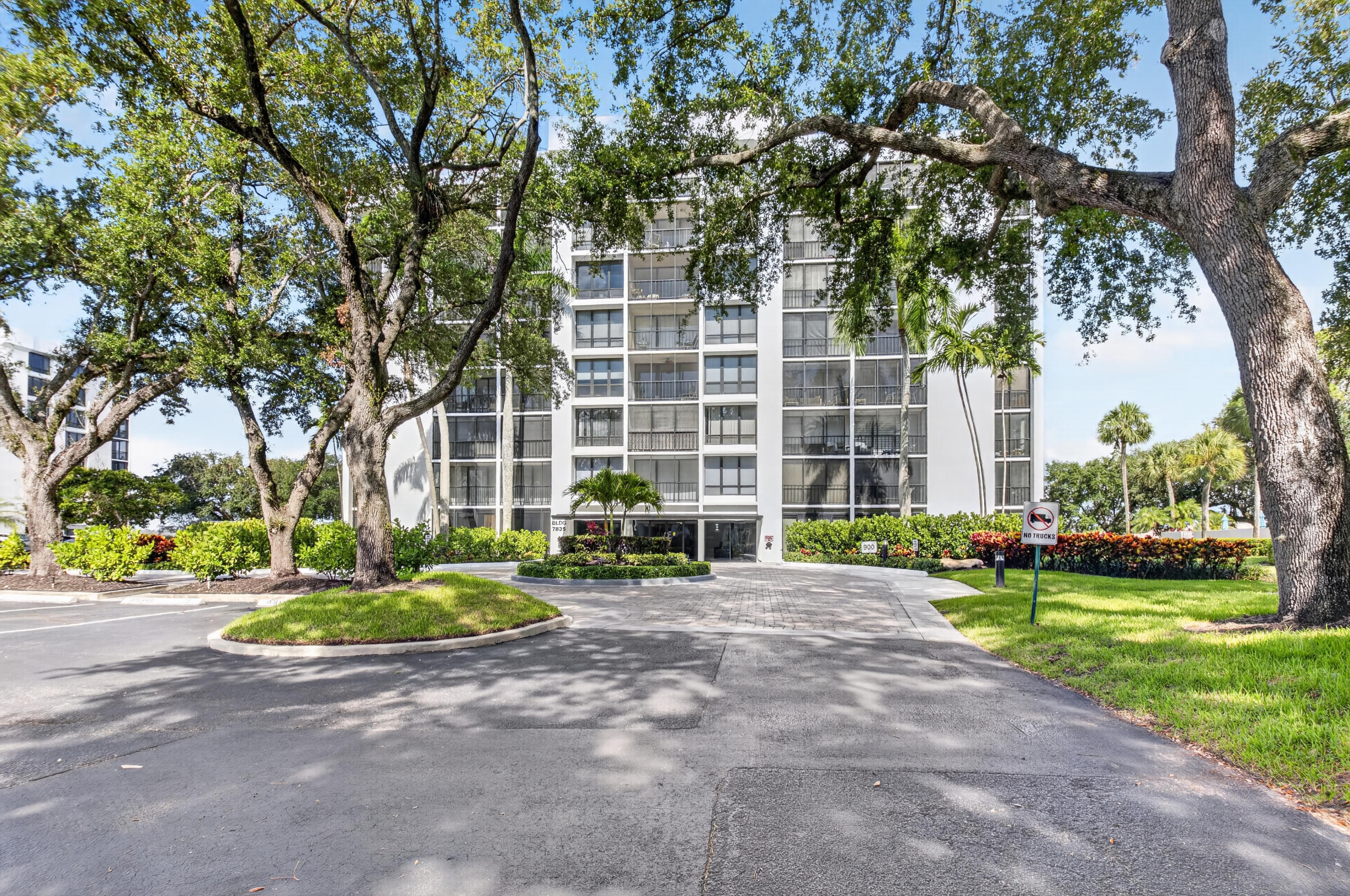 Move right in! Stunning and tasteful recently renovated and FULLY FURNISHED 2-bed/2-bath/condo with open concept living, split bedroom floor plan. Perfect for everyday living and entertaining! Imagine life inside the Nation's #1 Private Residential Country Club Lifestyle offering resort-style living. PLAY our 4 Golf courses, 27 Tennis courts and 14 Pickleball courts; SHOP our retail store, golf and tennis pro shops, DINE in our 10 dining venues, 5-star fitness center, pool, spa and salon. ENJOY endless activities in over 400,000 sq. ft. of exceptional amenities & stellar service. Mandatory Joining Fee: $150,000, BWMA Capital Contribution: $10,000, Annual Social Dues: $24,454. Club's Joining Fee & CC will increase by $75,000 October 1st. Act now to beat the increase!