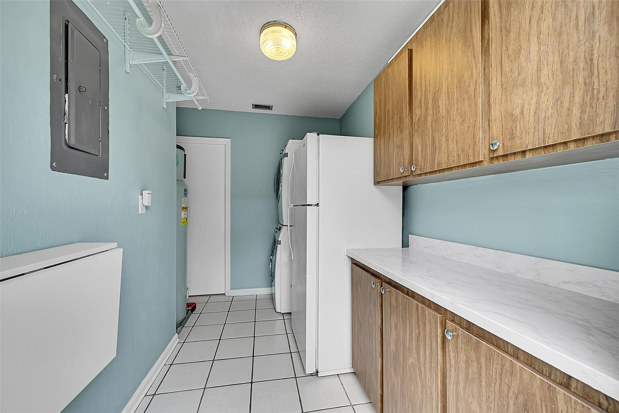 LAKEVIEW ESTATES SEC 1 REPLAT - Residential Lease