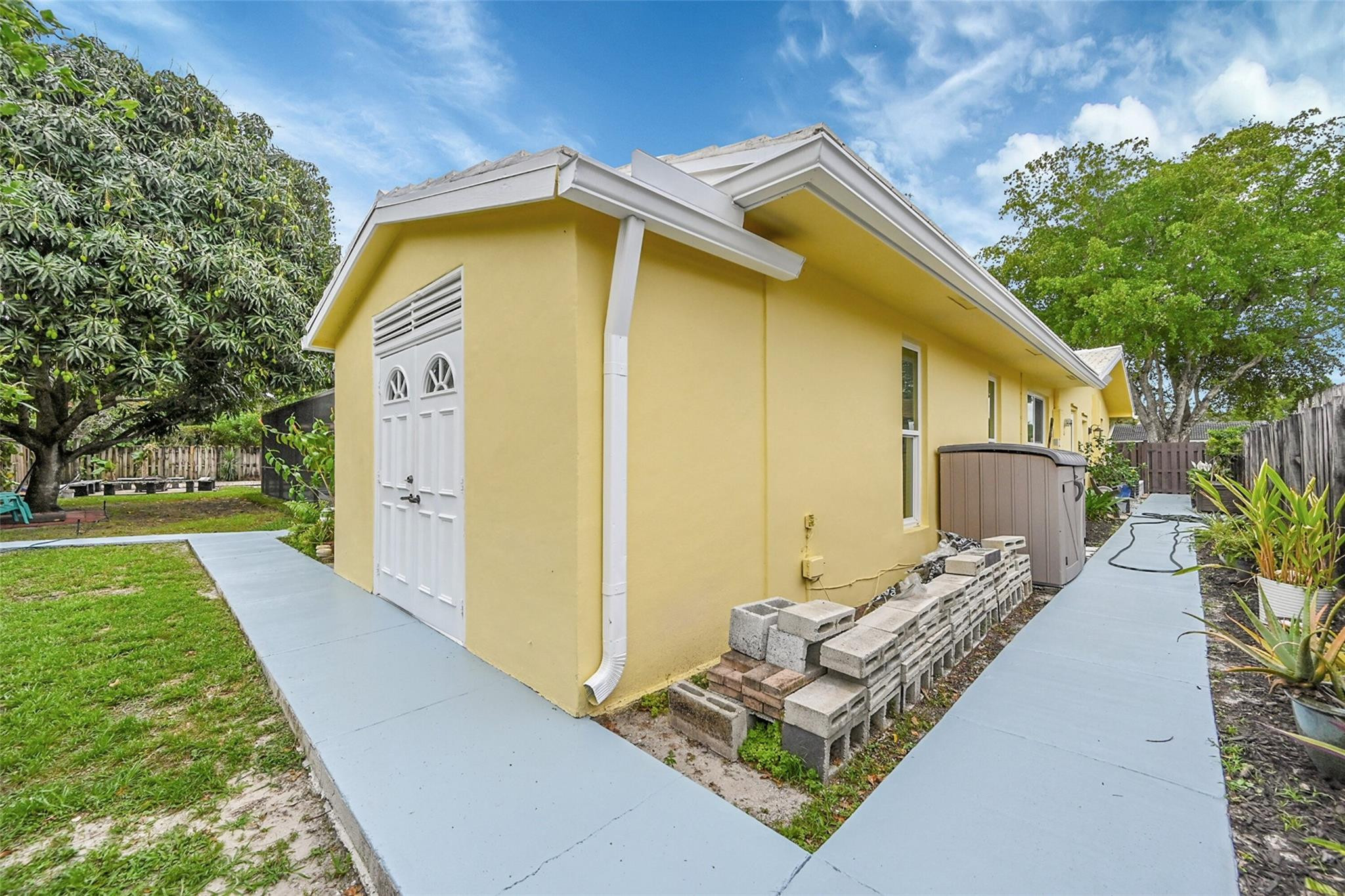 LAKEVIEW ESTATES SEC 1 REPLAT - Residential Lease