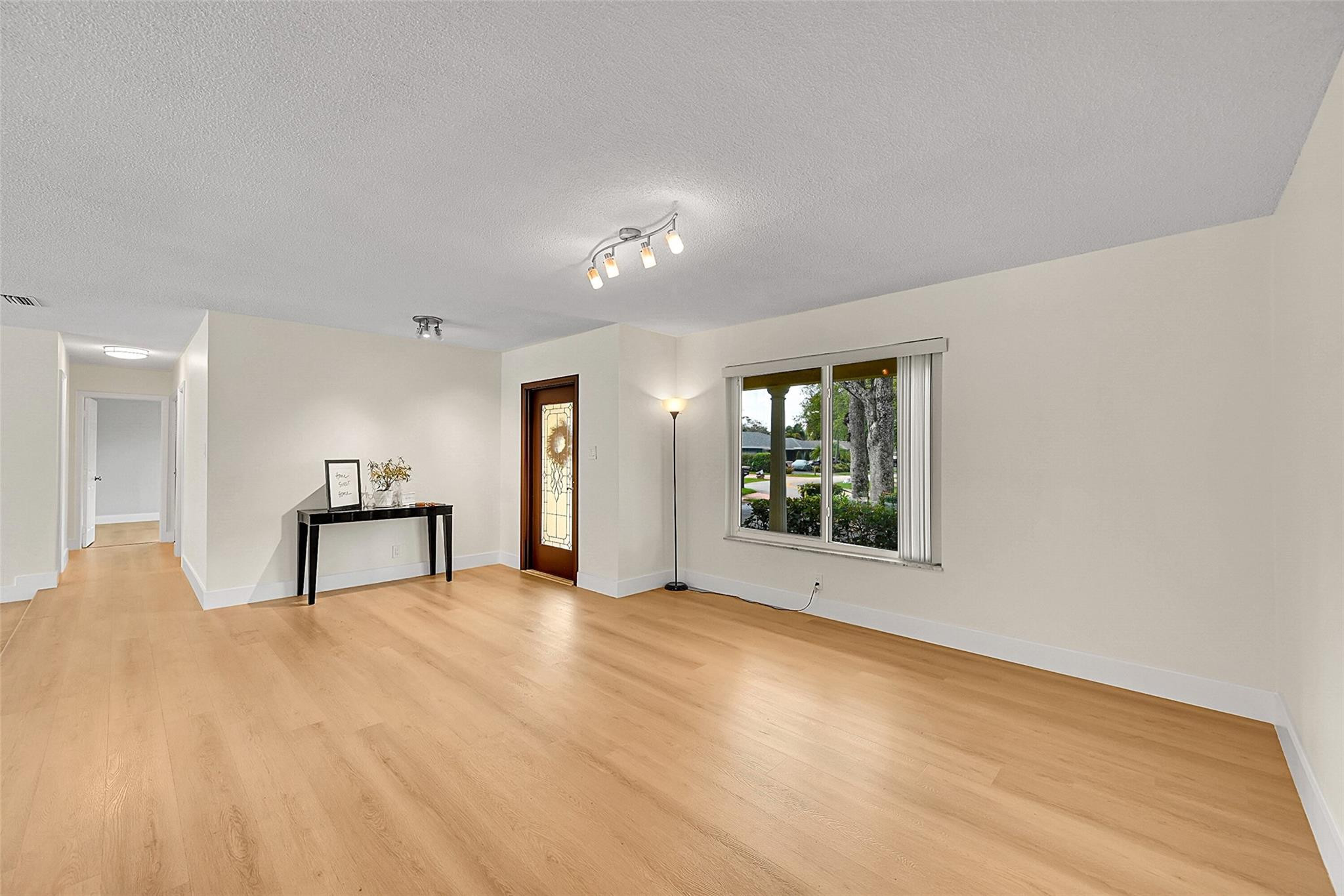 LAKEVIEW ESTATES SEC 1 REPLAT - Residential Lease