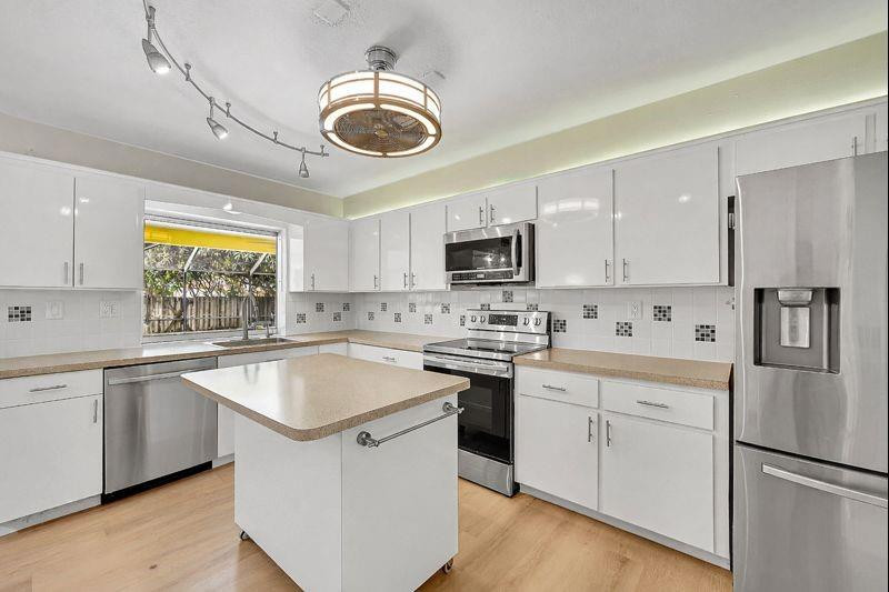 LAKEVIEW ESTATES SEC 1 REPLAT - Residential Lease
