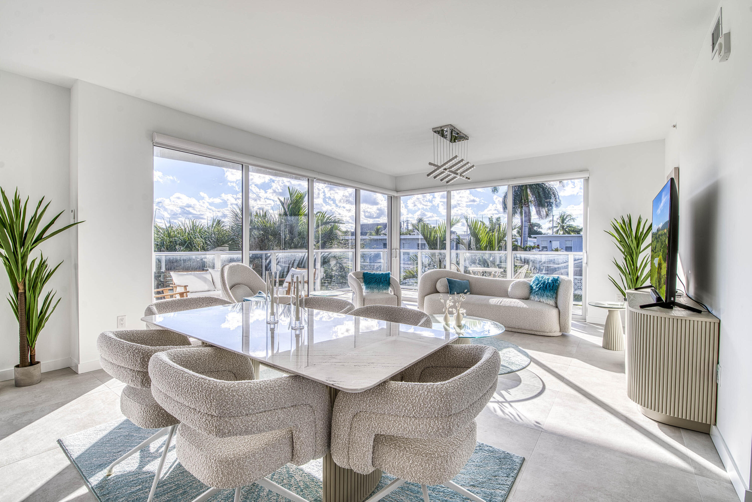 Alora Luxury Condo - Residential