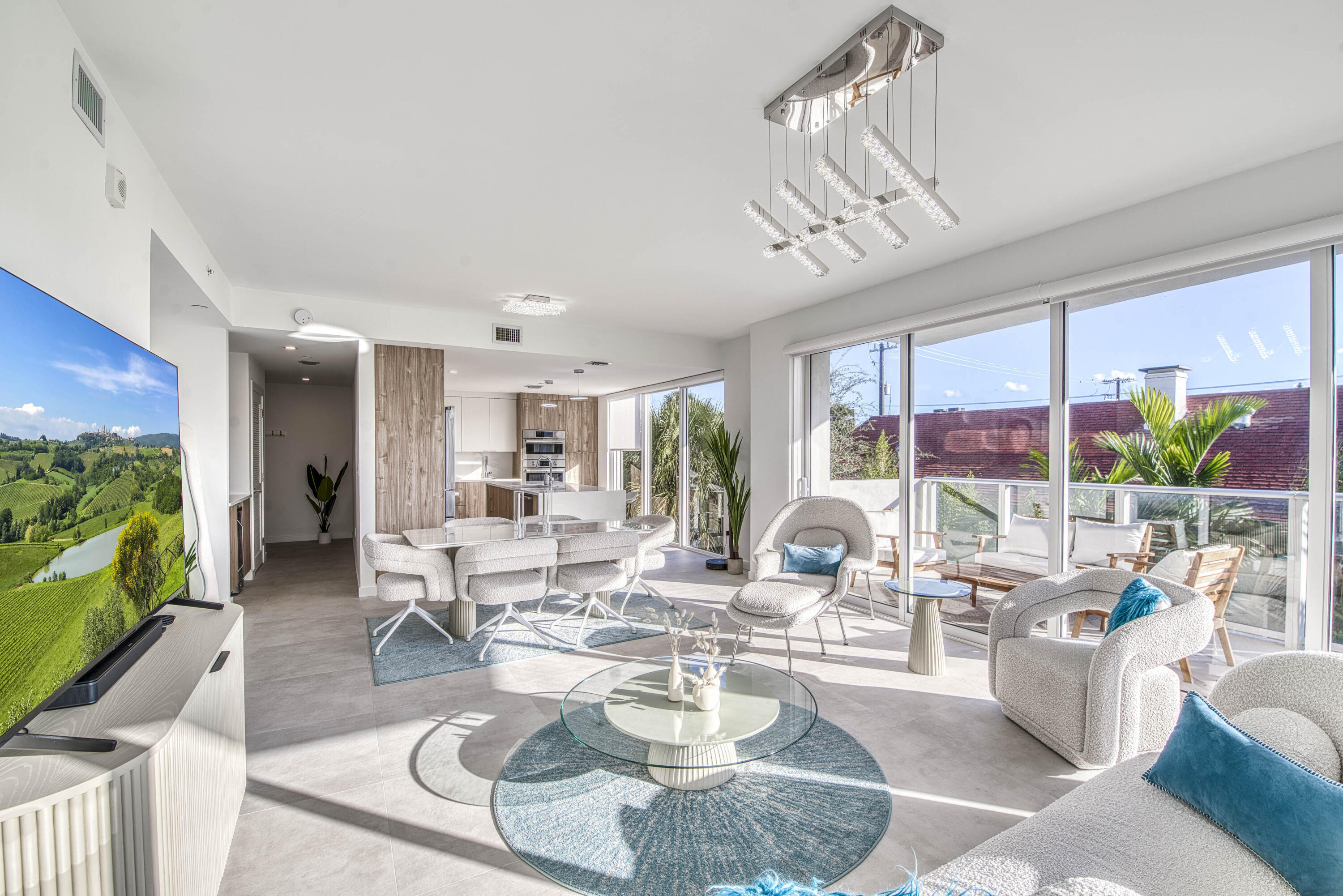 Alora Luxury Condo - Residential