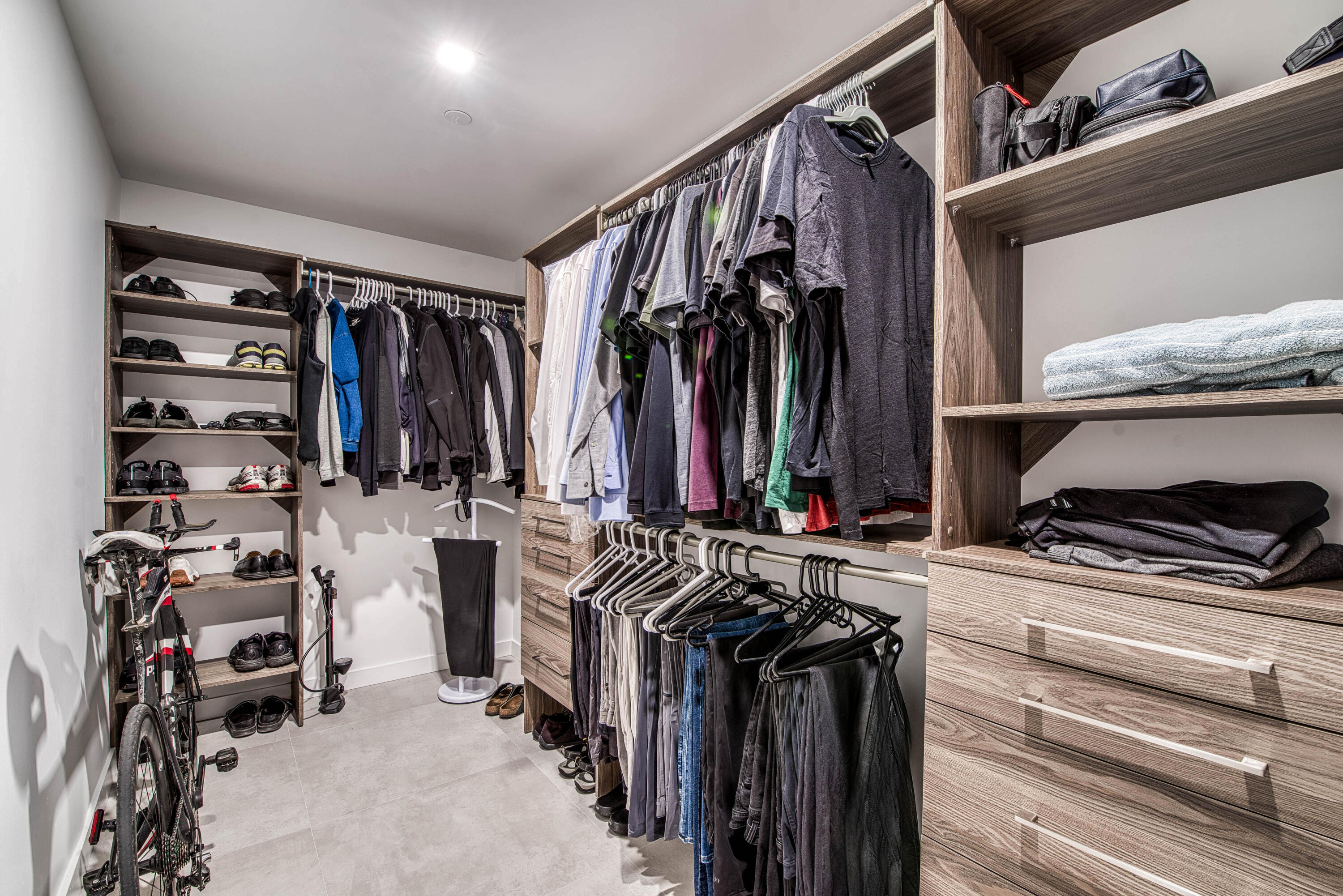 Alora Luxury Condo - Residential