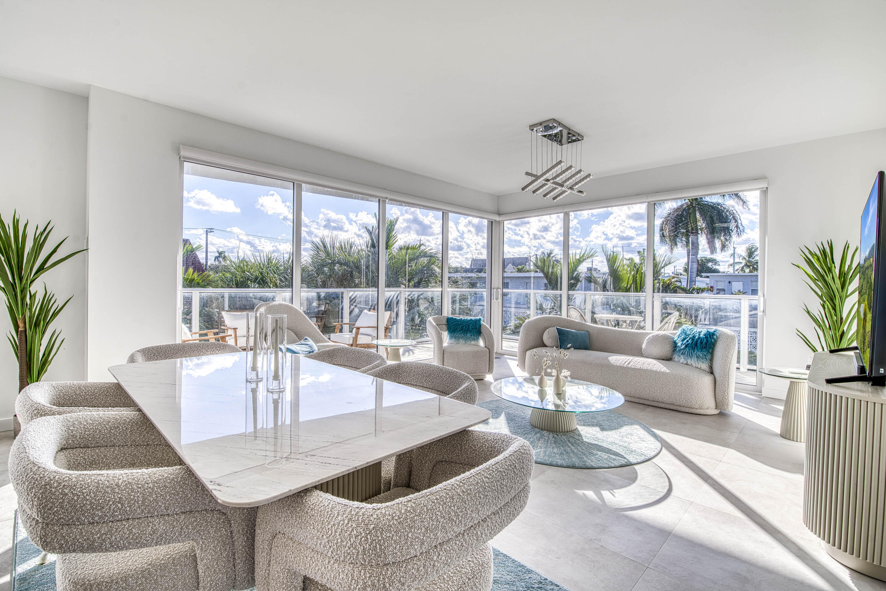 Alora Luxury Condo - Residential