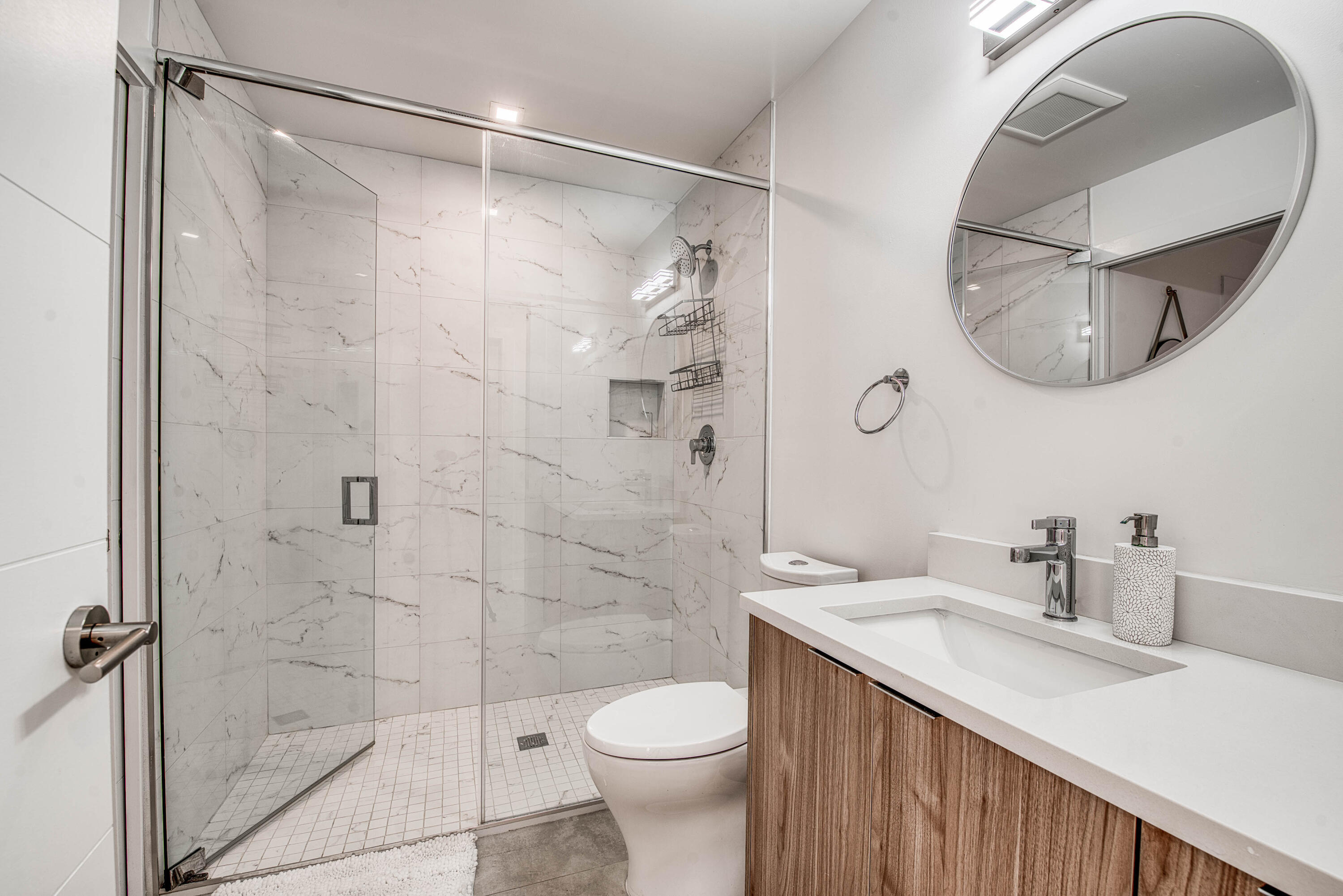 Alora Luxury Condo - Residential