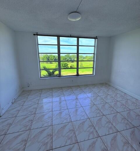 PALM-AIRE COUNTRY CLUB CONDO 18 - Residential Lease