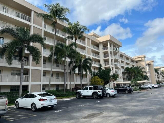 PALM-AIRE COUNTRY CLUB CONDO 18 - Residential Lease