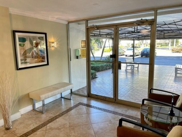 PALM-AIRE COUNTRY CLUB CONDO 18 - Residential Lease