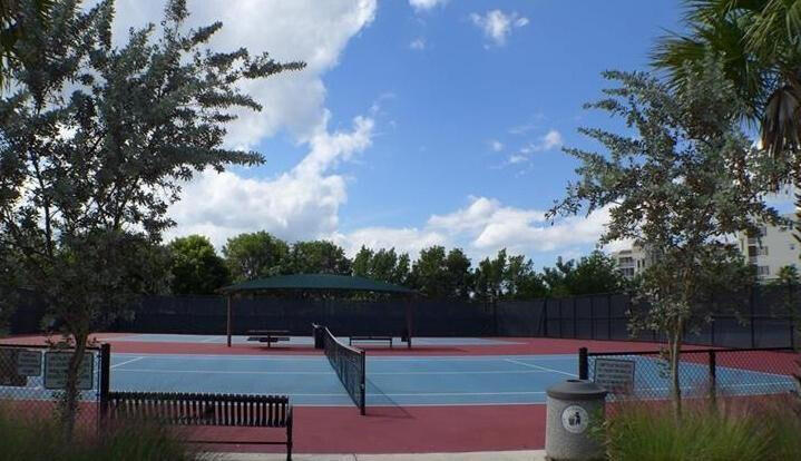 PALM-AIRE COUNTRY CLUB CONDO 18 - Residential Lease