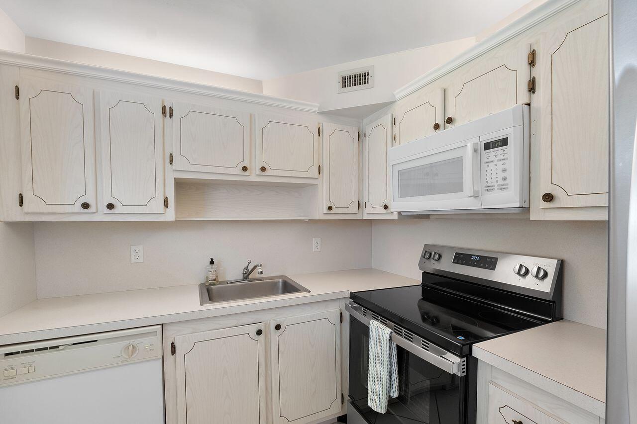 KINGS POINT VALENCIA CONDOS - Residential