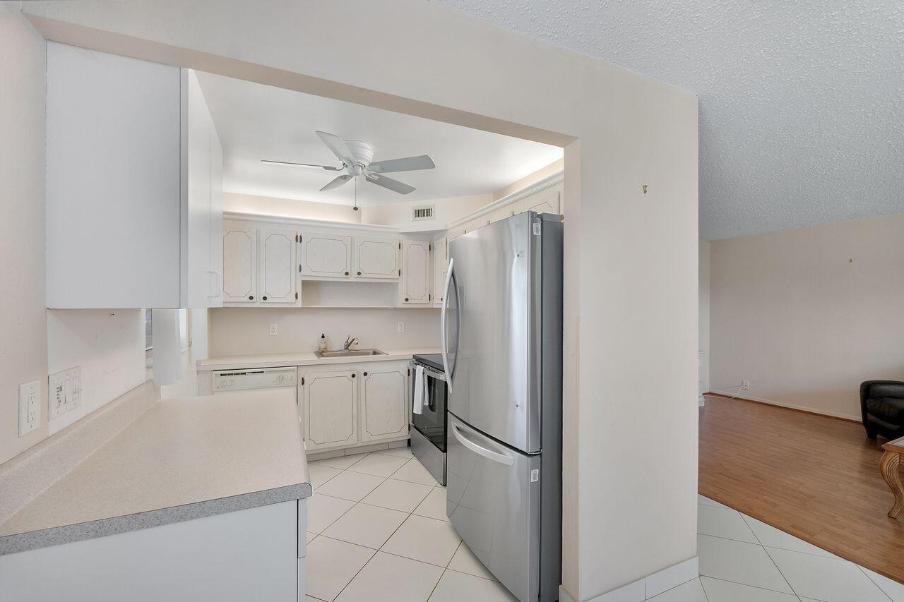 KINGS POINT VALENCIA CONDOS - Residential