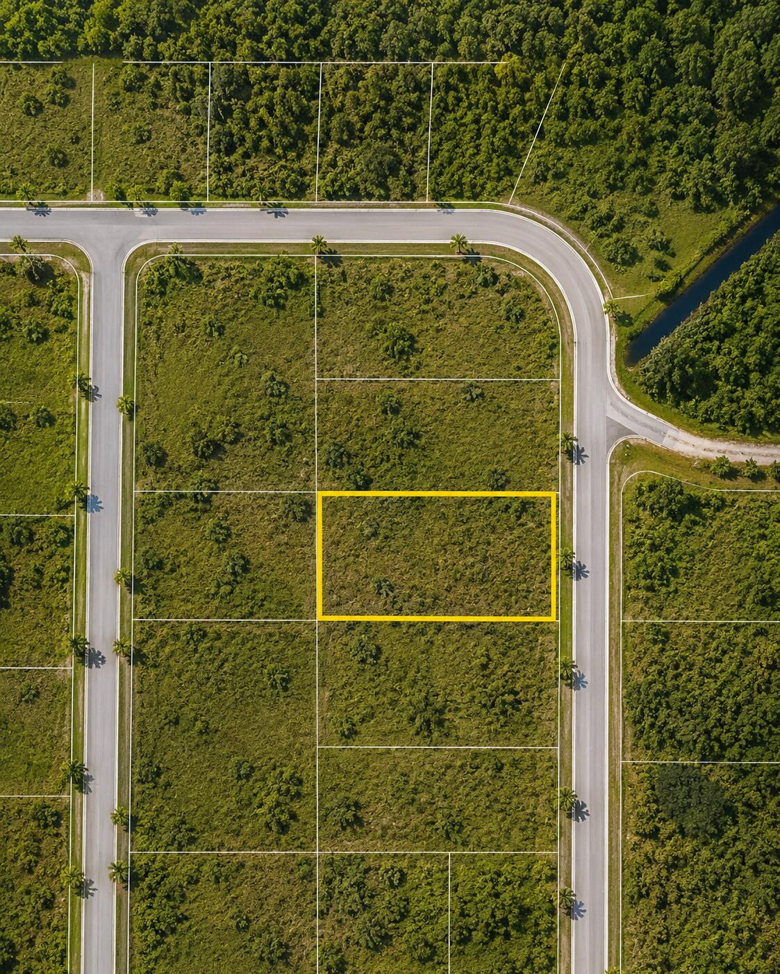 LAND -O-LAKES ESTATES - Land