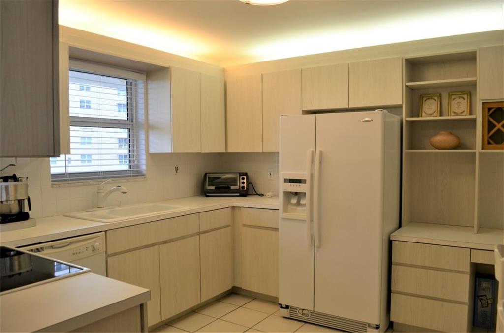Hillsboro Le Baron - Residential