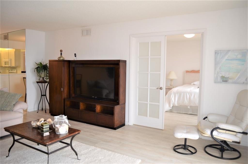 Hillsboro Le Baron - Residential