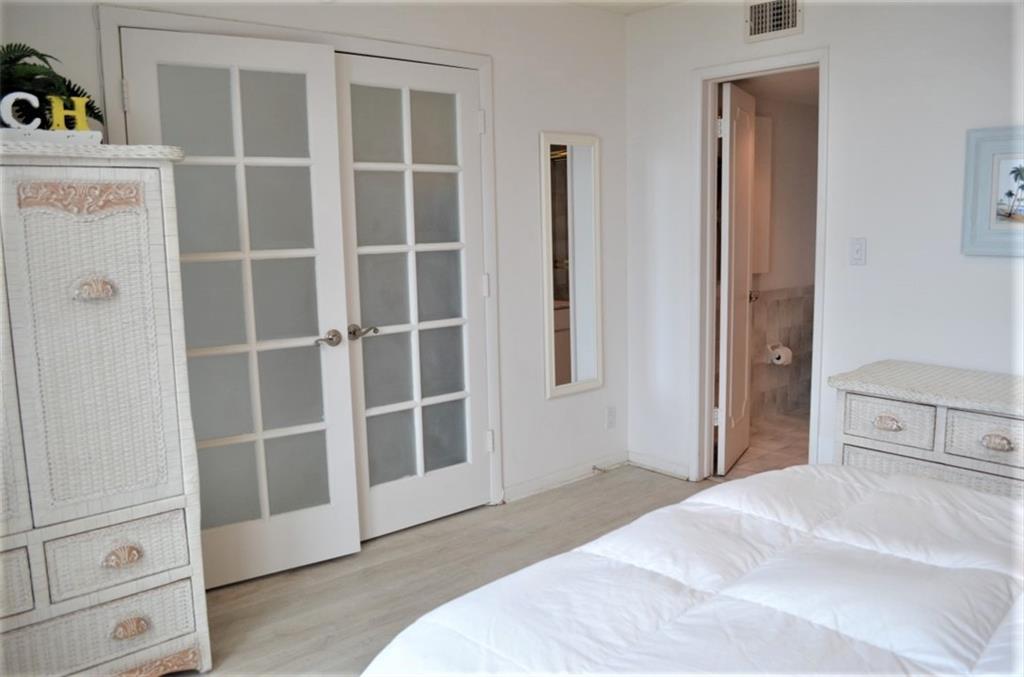 Hillsboro Le Baron - Residential