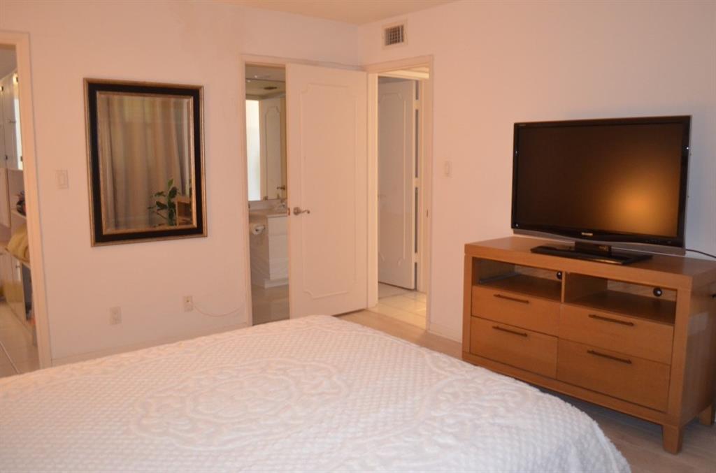Hillsboro Le Baron - Residential