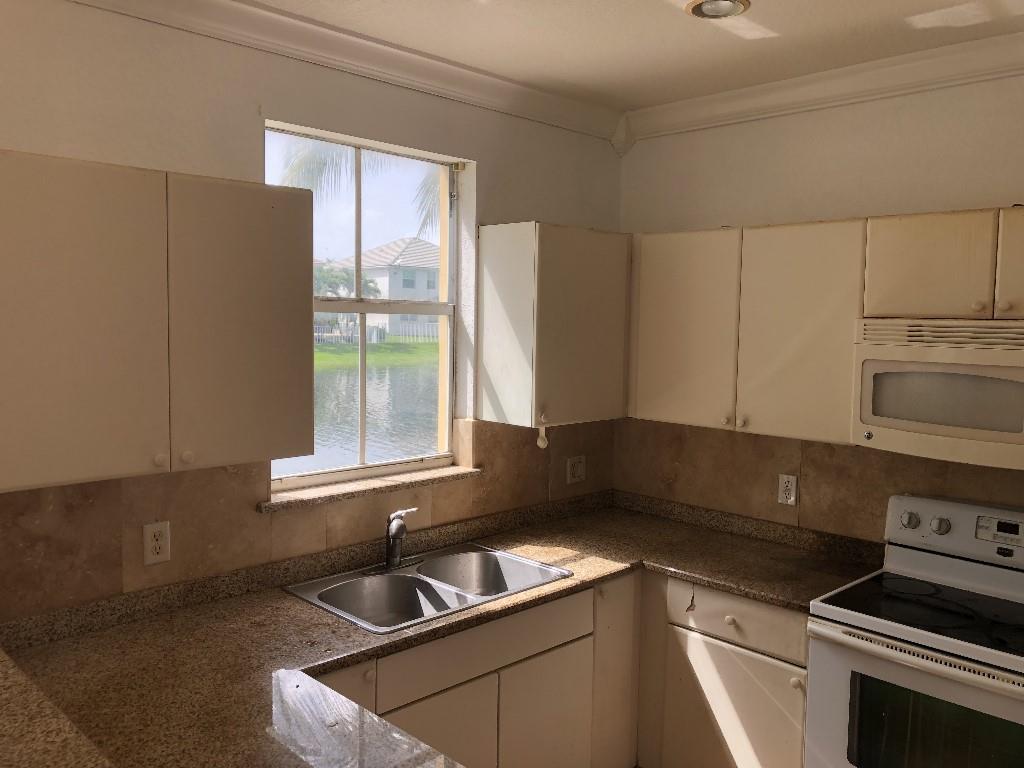 SHOMA VILLAS III AT ROYAL - Residential